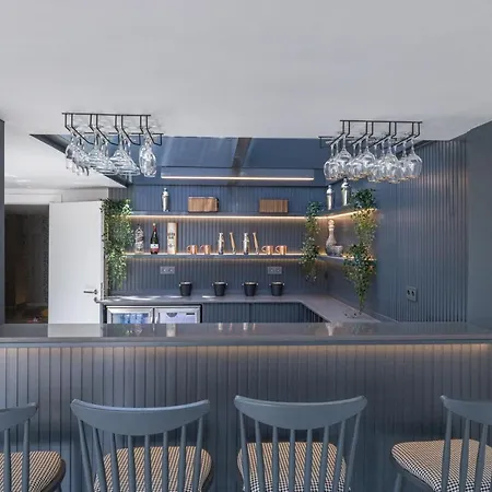 Beverly House Villa *